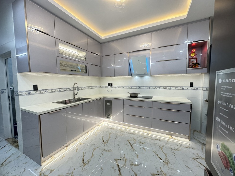 Tủ bếp hợp kim nhôm cánh kính Cần Thơ